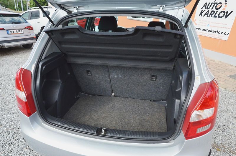Škoda Fabia (2012) 1.2i ACTIVE / VYHŘ. SEDADLA - fotka 26 z 28