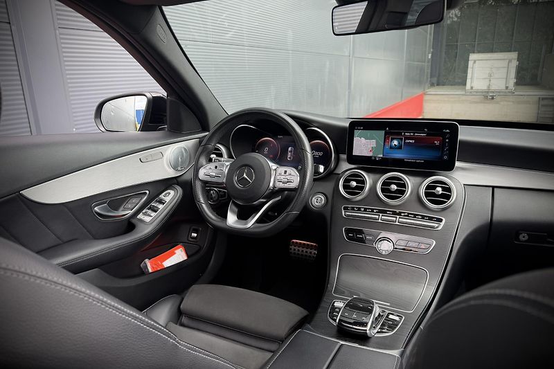 Mercedes-Benz Třídy C (2019) C 300d 4Matic AMG Line - fotka 14 z 32