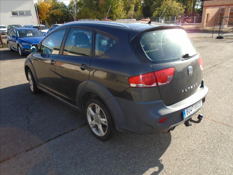 Seat Altea 2,0   4X4 - fotka 2 z 21