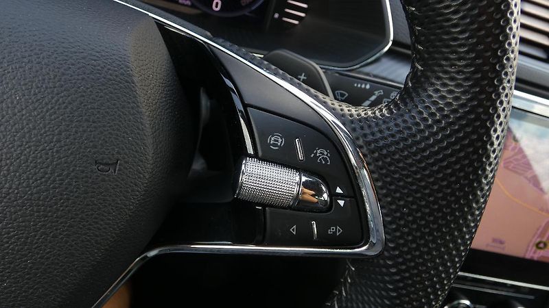 Škoda Superb 2.0 TDI DSG 4x4 Sportline 147k - fotka 13 z 29