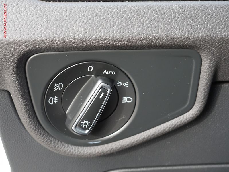 Volkswagen Touran (2016) 2.0TDi, ČR, Highline, LED - fotka 17 z 19