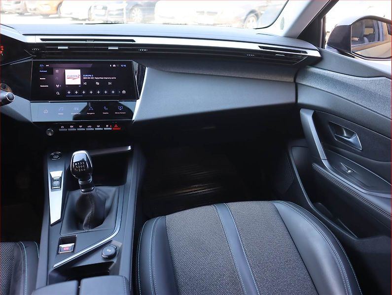 Peugeot 308 (2022) 1.2 PureTech, Serv.kniha, Kůže - fotka 8 z 18