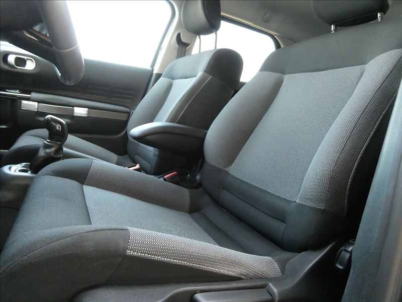 Citroën C4 Cactus 1,2 PureTech 60kW NAVI - fotka 27 z 34