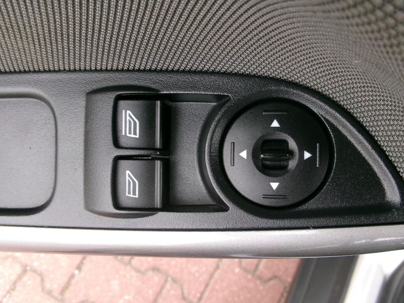 Ford Focus 1,0 ECOBOOST AC ROZVODY - fotka 22 z 28