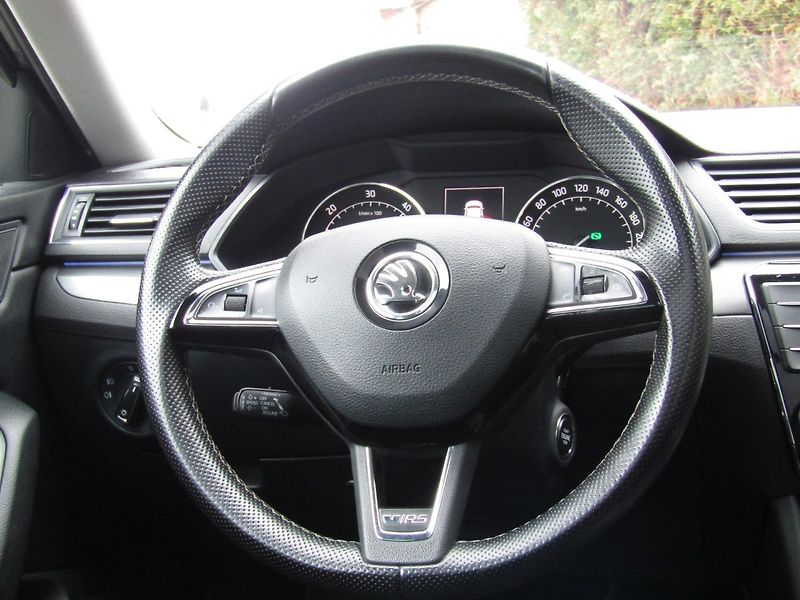 Škoda Superb (2015) 2.0 TDI 140kW DSG SPORT LINE - fotka 16 z 46