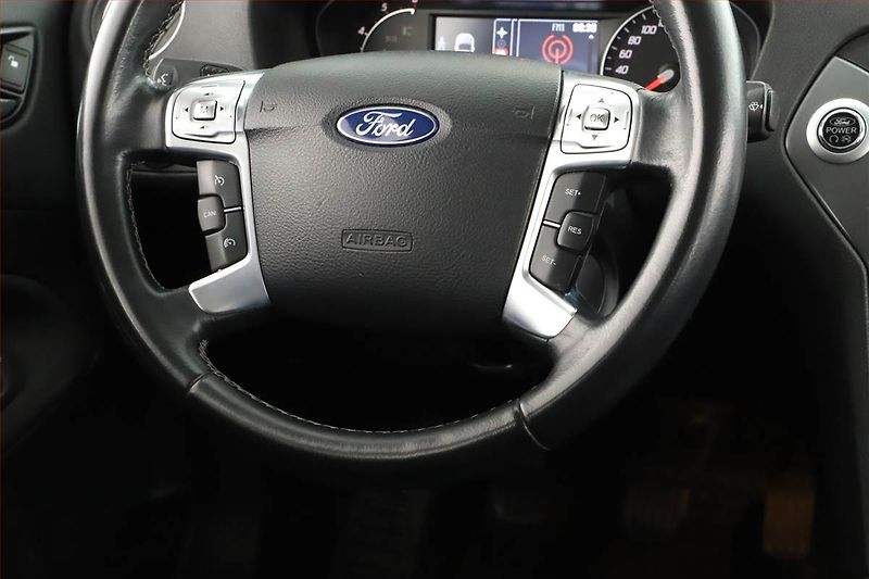 Ford Mondeo (2014) 2.0 TDCi, Navi, Xenony - fotka 8 z 14