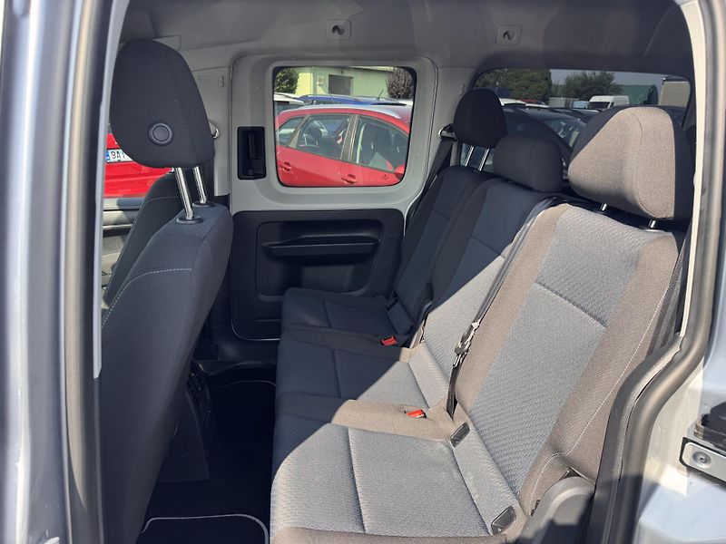 Volkswagen Caddy Maxi 2.0 TDi, 110 kW,DSG, - fotka 17 z 21