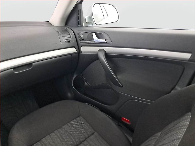 Škoda Octavia (2011) 1.6 TDI, Tempomat - fotka 8 z 18