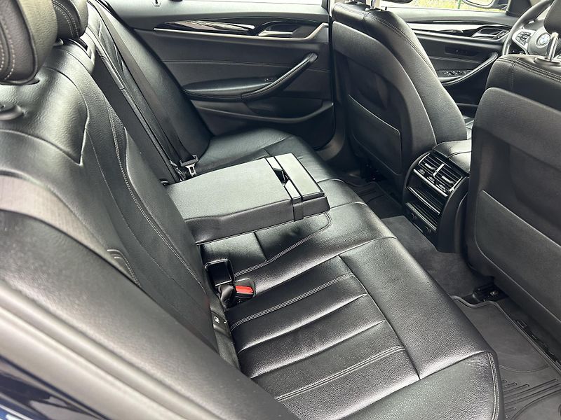 BMW Řada 5 520D XDRIVE, 1. majitel - fotka 11 z 33