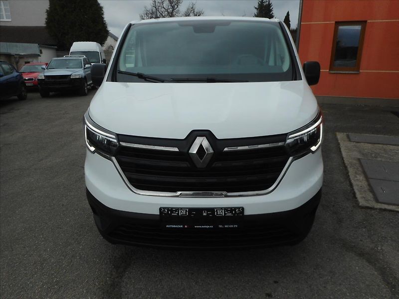 Renault Trafic 2,0 DCi 9 MÍST - fotka 2 z 23