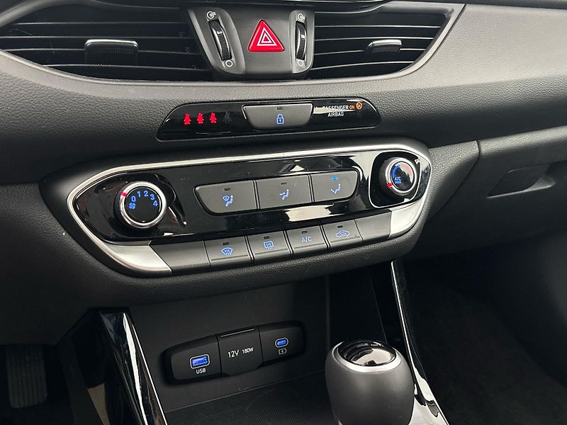 Hyundai i30 Smart DCT - fotka 19 z 26