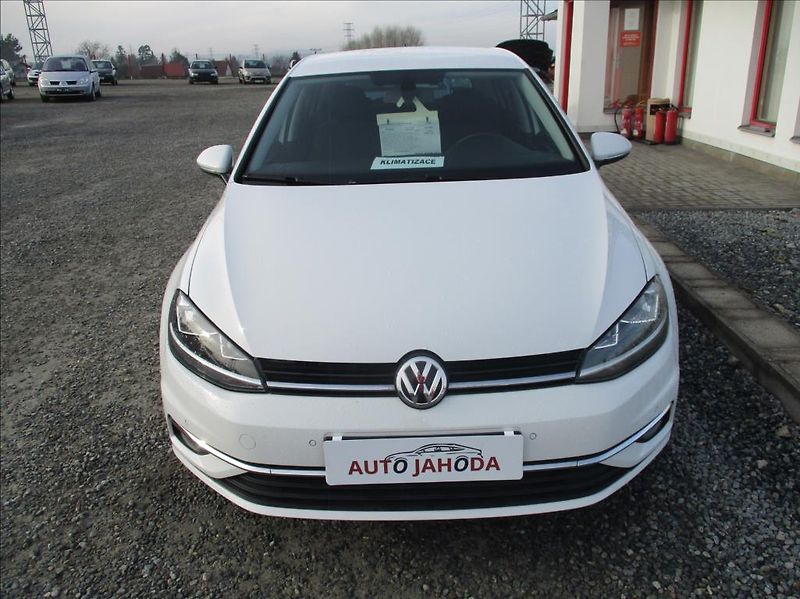Volkswagen Golf 1,0 TSI,klima,Apple/Android - fotka 2 z 28