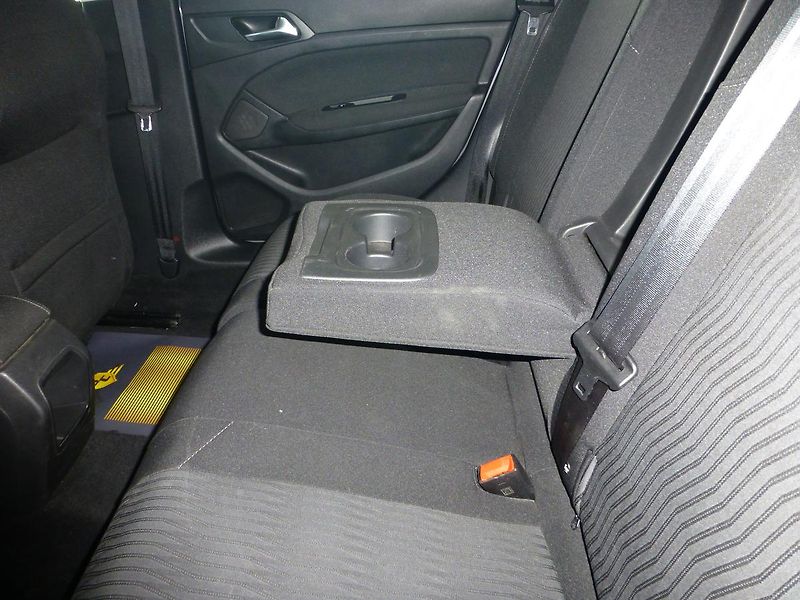 Peugeot 308 (2016) 1,6HDI*NAVIGACE**PARKS**TAŽNÉ - fotka 15 z 26