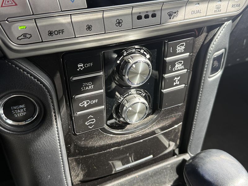 Toyota Land Cruiser 2.8 D-4D AT AWD 150kW Executiv - fotka 19 z 25