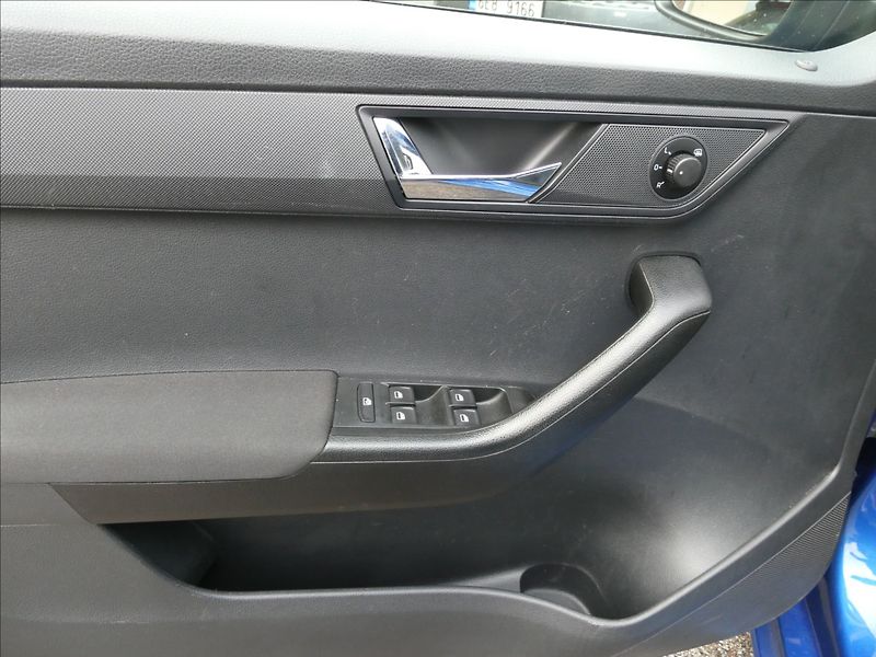 Škoda Fabia 1,2 TSi 2xkola,auto klima,temp - fotka 32 z 42