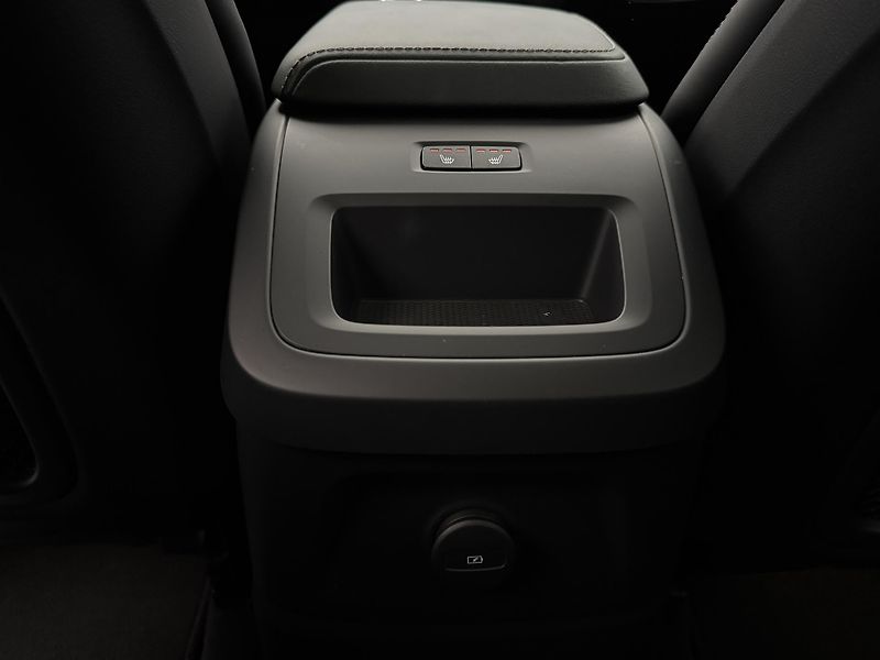 Volvo XC60 T8 AWD RECHARGE BRIG REZERVACE - fotka 27 z 48