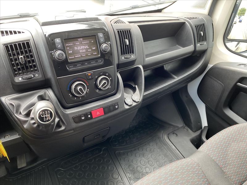 Peugeot Boxer 2,2 HDi 121kW L3H2 - fotka 13 z 23