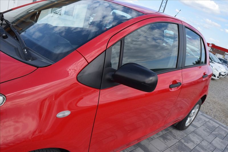 Toyota Yaris 1,0 i 51KW ZAD. PARK. SENZORY - fotka 9 z 40