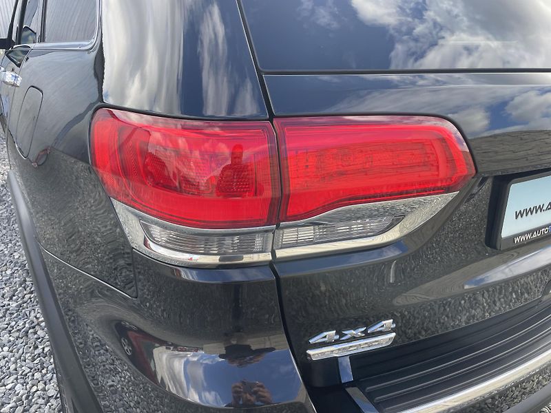 Jeep Grand Cherokee 3.0CRDi 4x4 250PS LIMITEED TOP - fotka 39 z 177