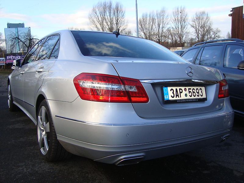 Mercedes-Benz Třídy E (2008) E 500,1.Maj. v ČR,Servisní k. - fotka 23 z 74