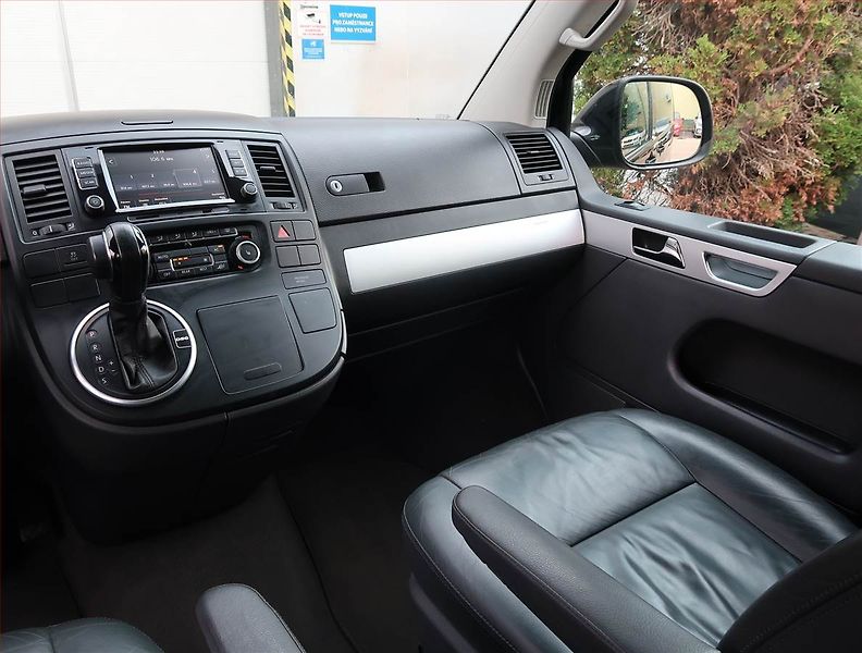 Volkswagen Multivan (2011) Highline 2.0 TDI - fotka 8 z 19