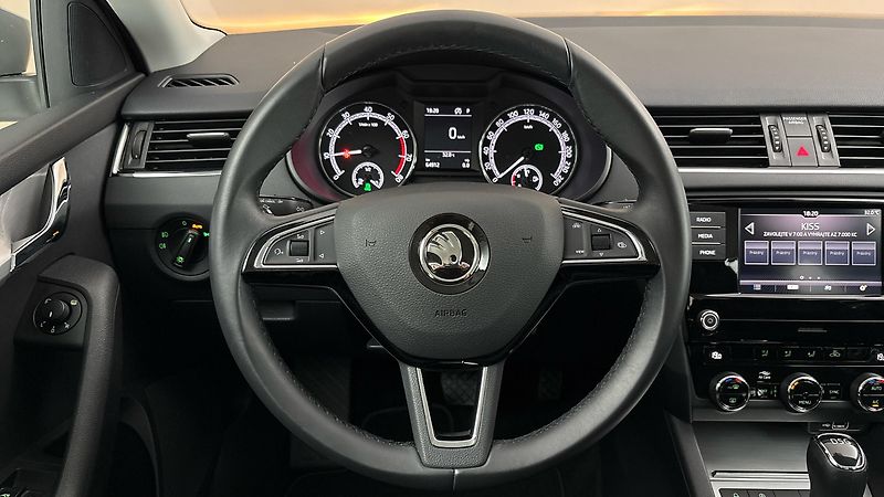 Škoda Octavia 1.5 TSI G-Tec DSG Ambition Com - fotka 9 z 23