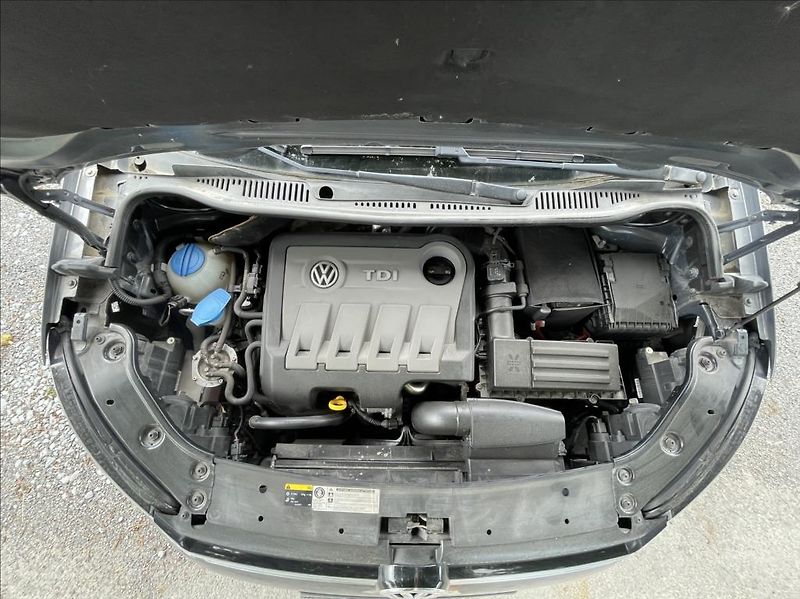 Volkswagen Touran 1,6 TDi  Navigace,Climatronic - fotka 46 z 49