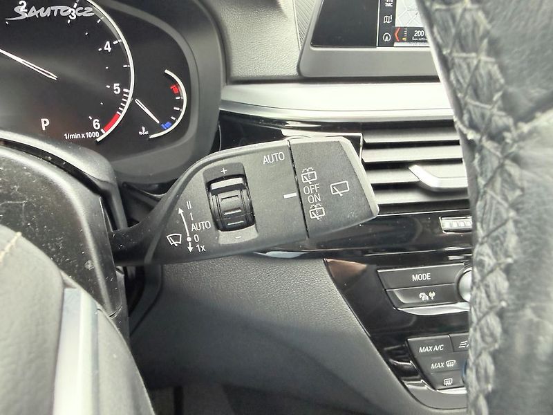 BMW Řada 5 520d XDRIVE 140kW - fotka 19 z 33