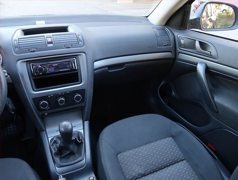 Škoda Octavia (2012) 1.2 TSI, ČR,1.maj - fotka 8 z 17