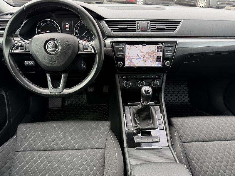 Škoda Superb 1.6TDi STYLE 88kW Navi BiXenon - fotka 11 z 21
