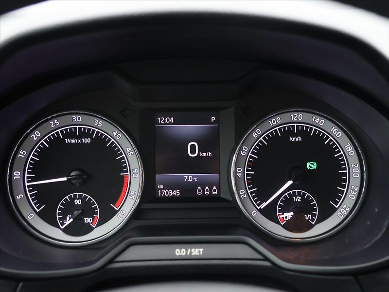 Škoda Octavia 2,0 TDI 4x4 DSG CZ Style Sport - fotka 17 z 34