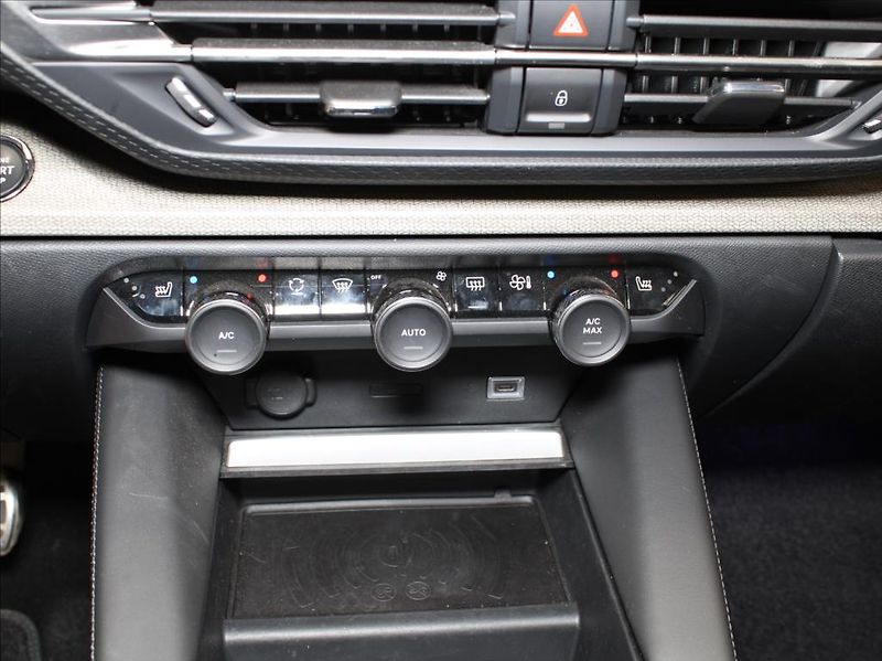 Citroën C5 X 1,6 PHEV 225 Shine PACK 17tkm. - fotka 11 z 17