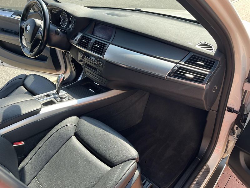 BMW X5 40D XDRIVE M-Packet - fotka 17 z 34