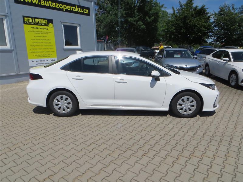 Toyota Corolla 1,8 Hybrid Active e-CVT ČR - fotka 9 z 27
