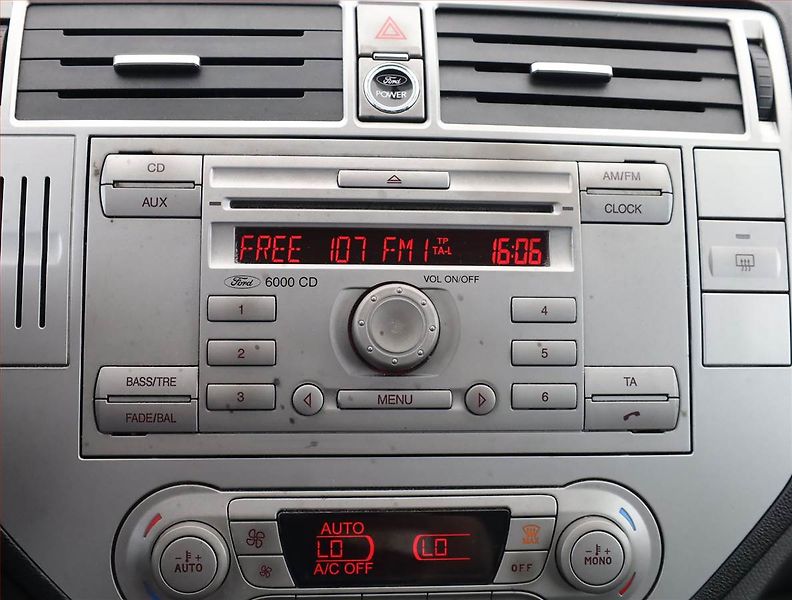Ford Kuga (2011) 2.0 TDCi, Tempomat - fotka 12 z 16