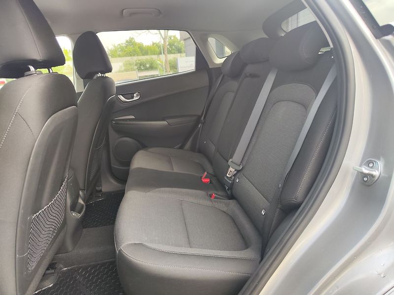 Hyundai Kona EV/150kW 64kWh Style AT - fotka 12 z 35