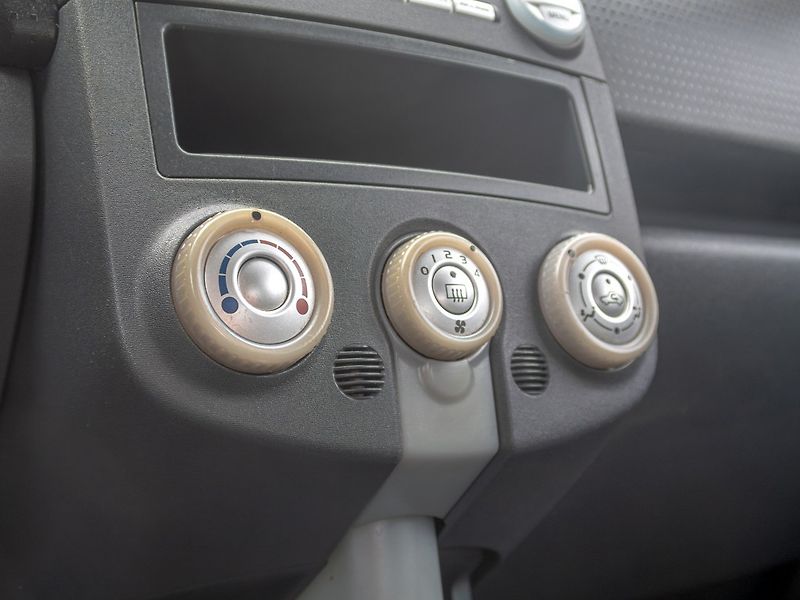 Mitsubishi Colt (2007) 1.1i 55KW – PO SERVISU! - fotka 19 z 36