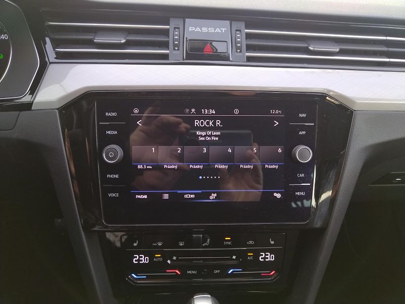 Volkswagen Passat 2.0 TDi DSG 7st. BUSINESS - fotka 23 z 30