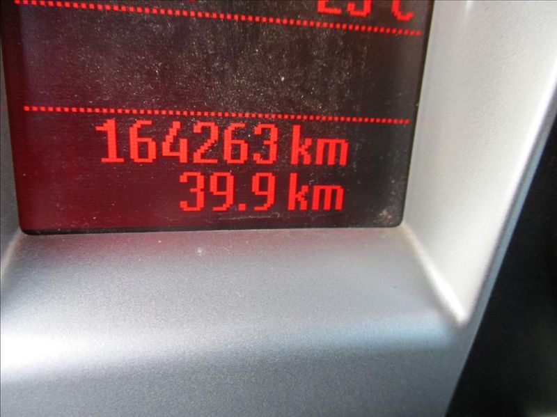 Ford Focus 1,6 i, klima, serv. kniha, - fotka 19 z 33