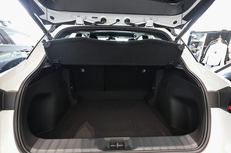 Lexus LBX 1.5L HEV EMOTION TECH - fotka 12 z 13
