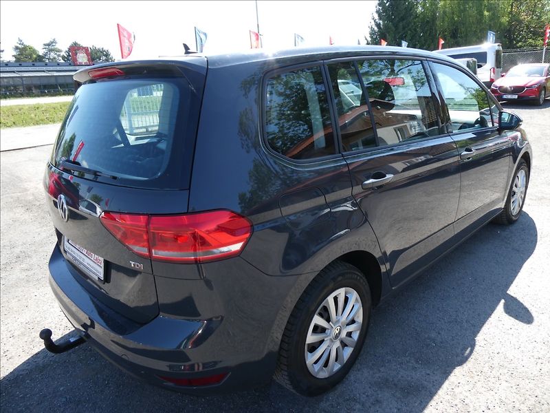 Volkswagen Touran 1,6 TDi DSG 7.míst,1maj.,závěs - fotka 8 z 35