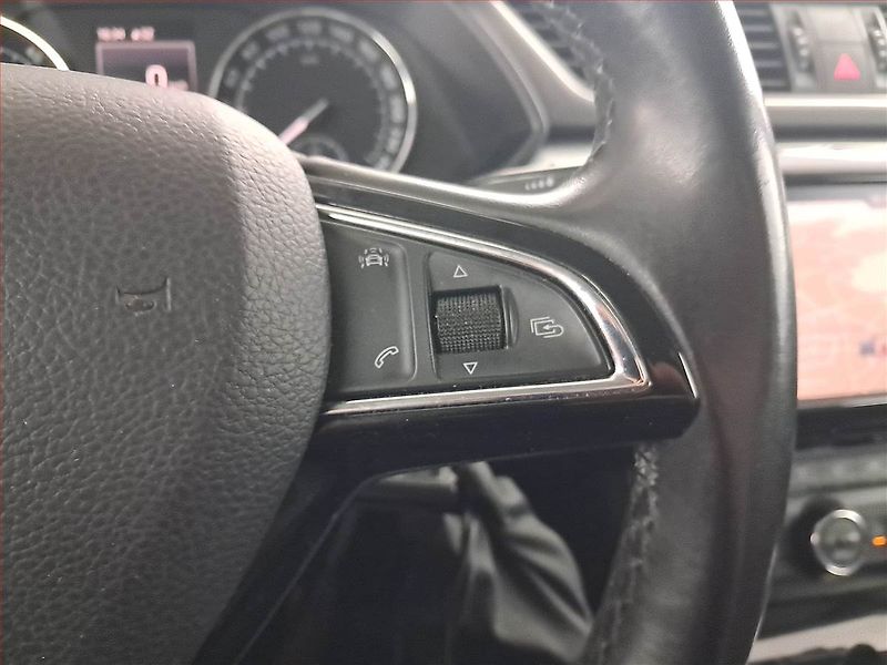 Škoda Superb (2017) 2.0 TDI, Kůže, Navi, Tempomat - fotka 17 z 19