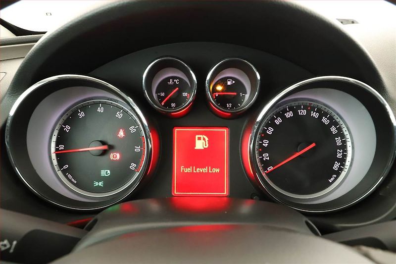 Opel Insignia (2010) 1.8, Tempomat, Park. senzory - fotka 9 z 14