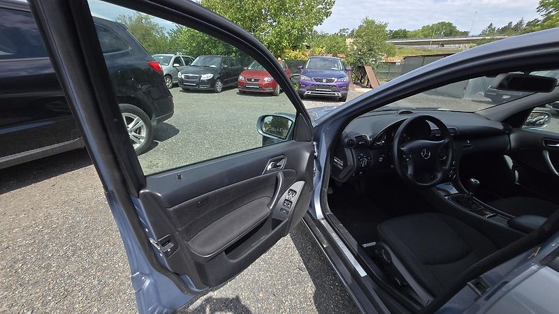 Mercedes-Benz Třídy C MERCEDES BENZ C180 AVANTGARDE - fotka 8 z 29