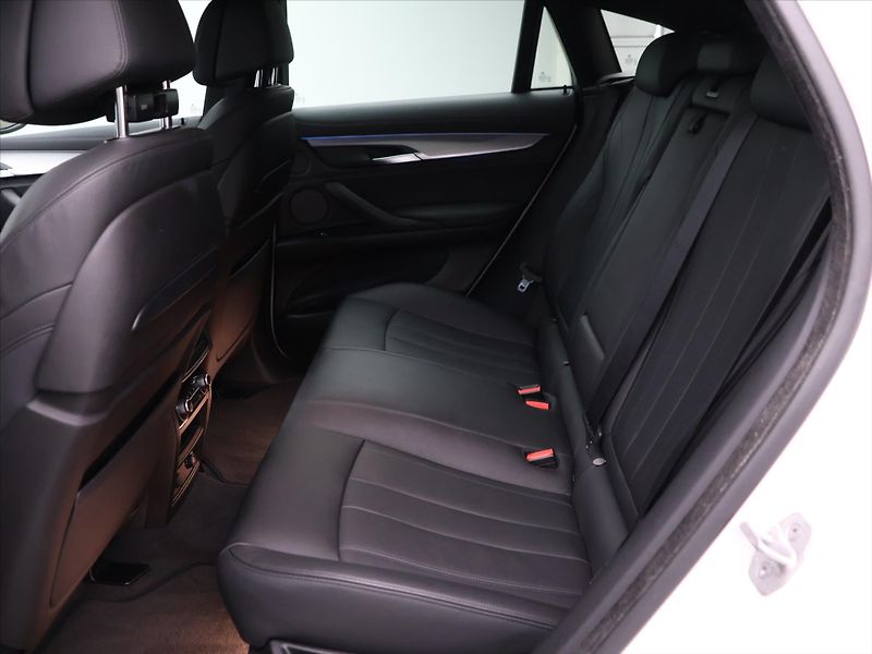 BMW X6 3,0 M50da 260kW Xdrive CZ LED - fotka 13 z 39