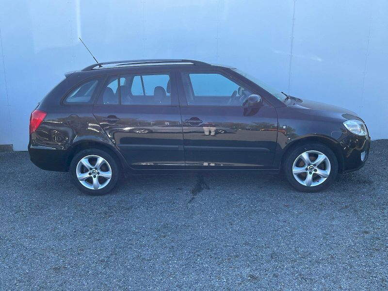 Škoda Fabia (2021) 1.4 16V Ambiente Combi - fotka 18 z 21