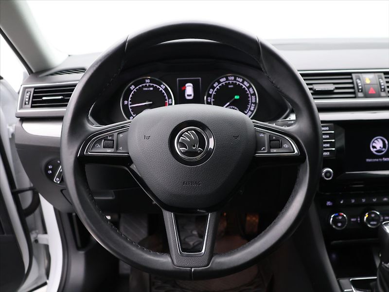 Škoda Superb 2.0 TDI DSG CZ Style Plus Kůže - fotka 18 z 37