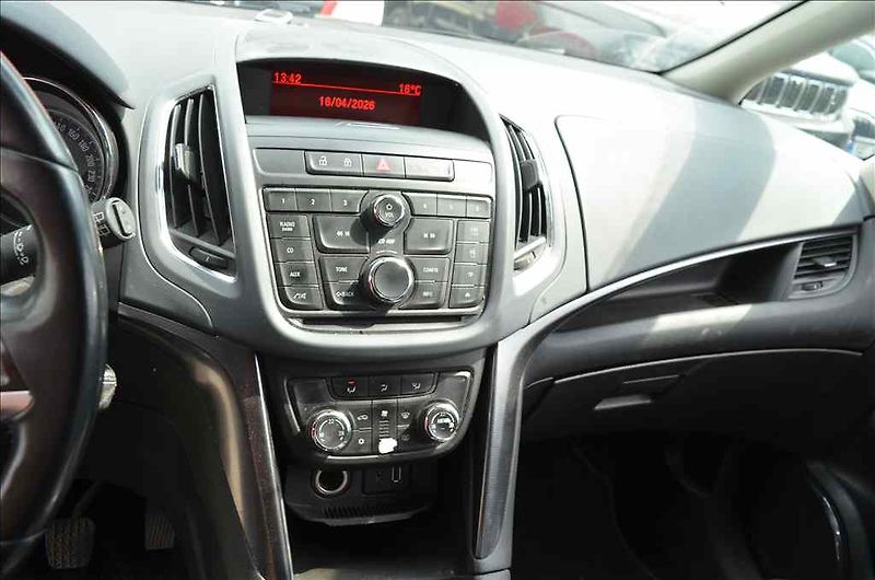 Opel Zafira (2012) TOURER 2,0 D - fotka 15 z 24