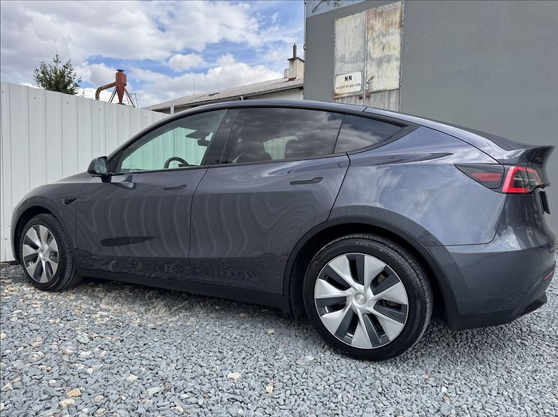 Tesla Model Y 0,0 RWD SoH 94% - fotka 19 z 50