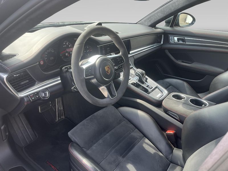 Porsche Panamera GTS - fotka 16 z 29